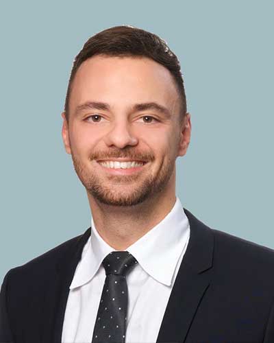 Luka Rosko, Legal Advisor at Viminaris Consulting, is a corporate lawyer specializing in M&A, financing, and commercial contracts.
